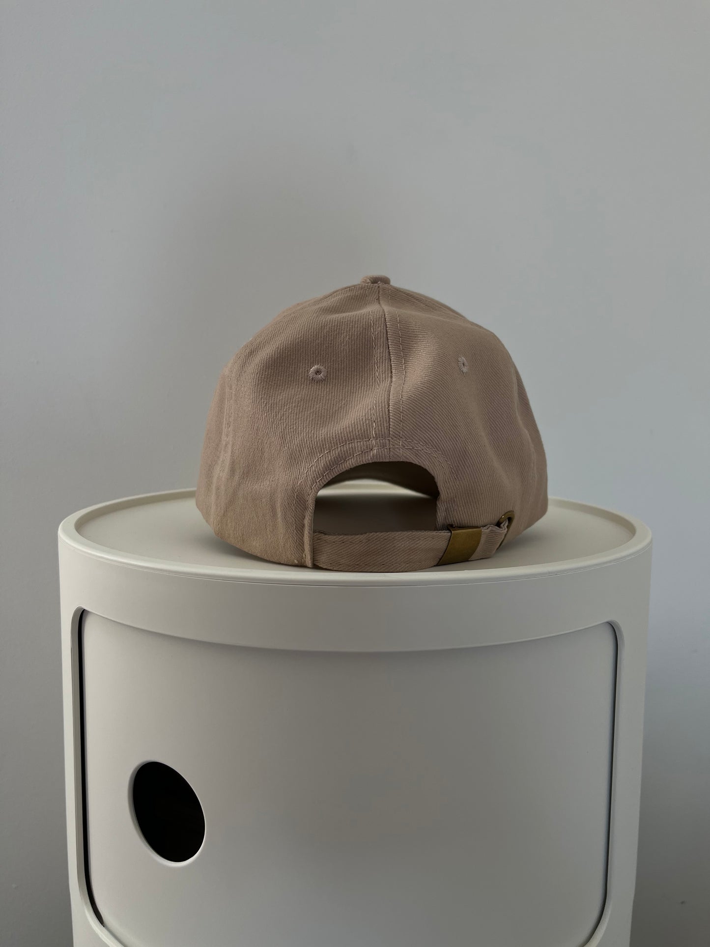 Casquette beige brodée