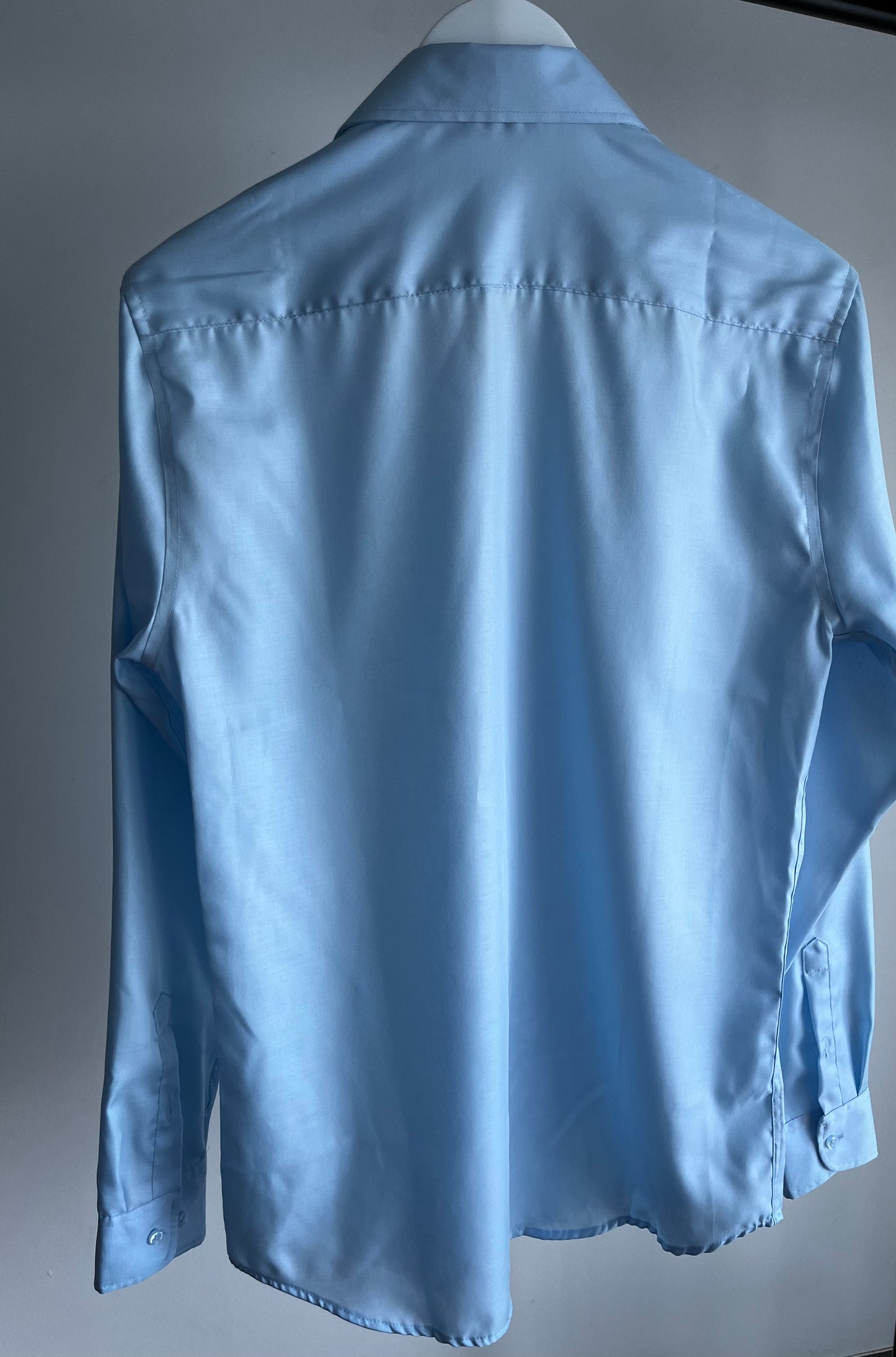 Chemise bleu brodée