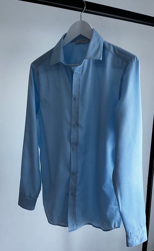 Chemise bleu brodée